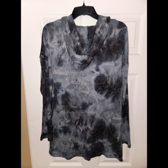 Justify tie dye long sleeve with hood - Picture 2 of 4